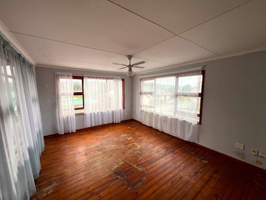 5 Bedroom Property for Sale in Bergsig Western Cape